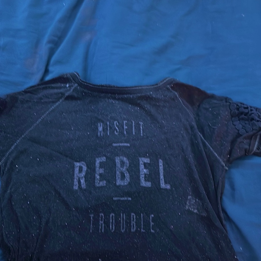 Black aeropastale shirt